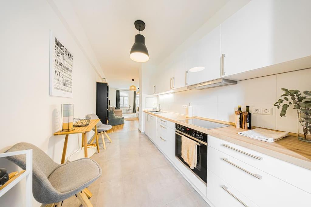 Stylisches Zentrales City-Apartment Mit 2 Balkonen ไลป์ซิก ภายนอก รูปภาพ