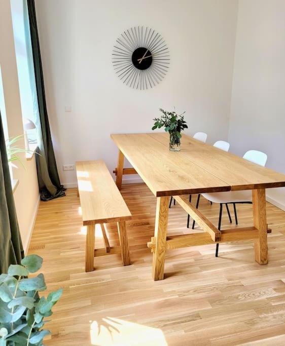 Stylisches Zentrales City-Apartment Mit 2 Balkonen ไลป์ซิก ภายนอก รูปภาพ
